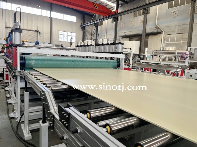 上午試機2m發(fā)泡板設備，下午試機poe床墊生產(chǎn)線，相當厲害